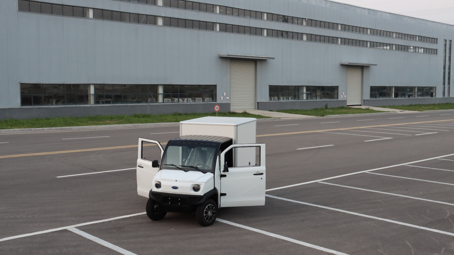 IONAx Move - Modelo blanco con caja refrigerada